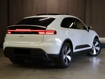 Porsche Macan Pano