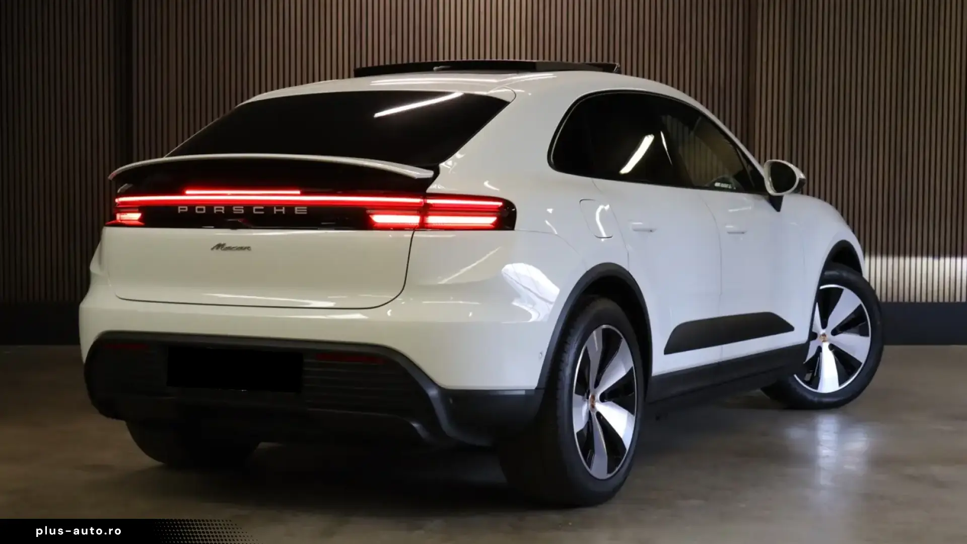 Porsche Macan Pano