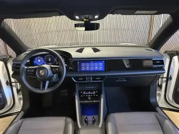 Porsche Macan Pano