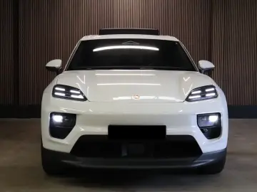 Porsche Macan Pano