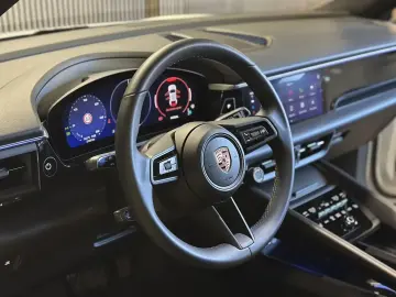 Porsche Macan Pano