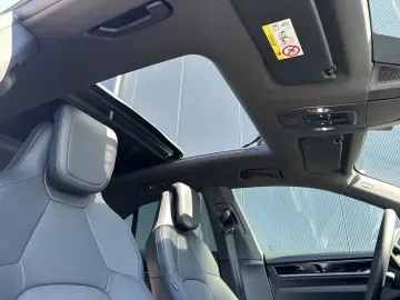 Porsche Macan Pano
