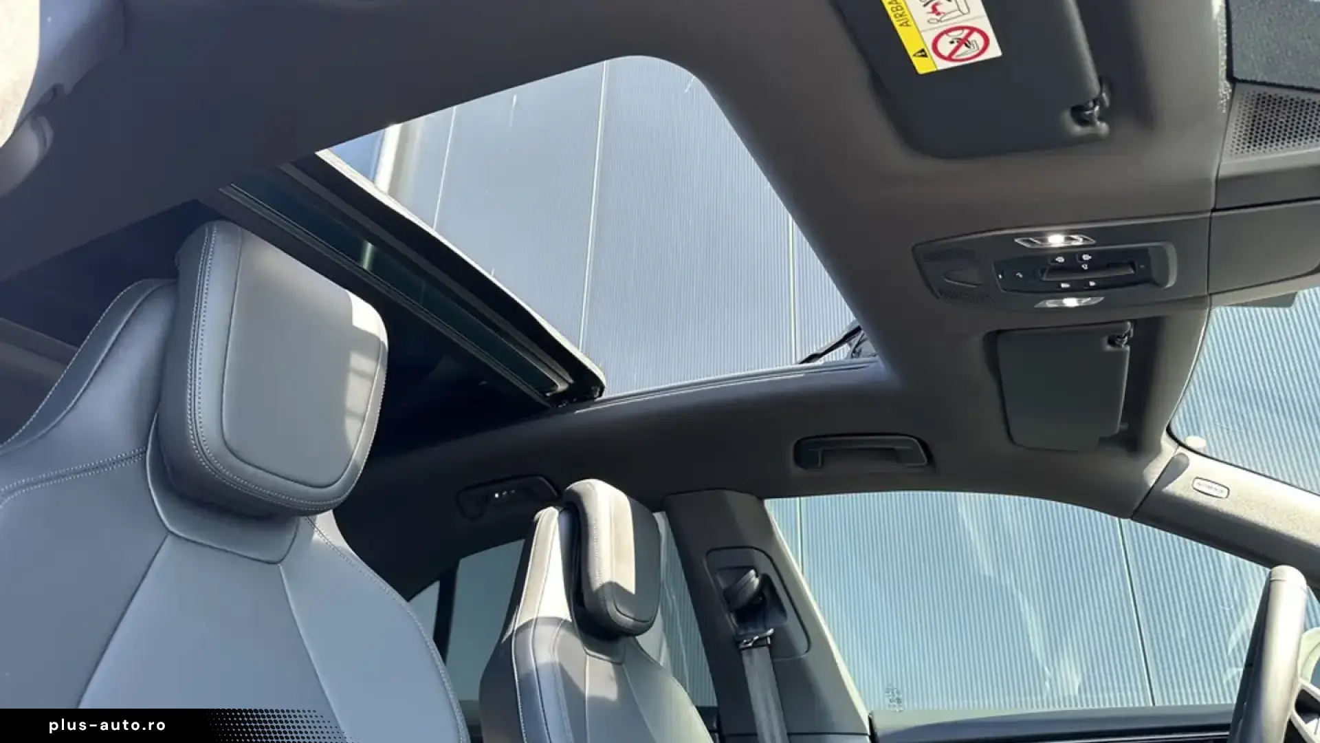 Porsche Macan Pano