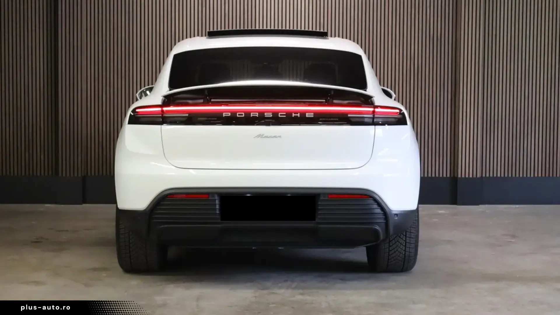 Porsche Macan Pano
