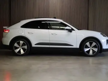 Porsche Macan Pano