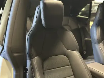 Porsche Macan Pano