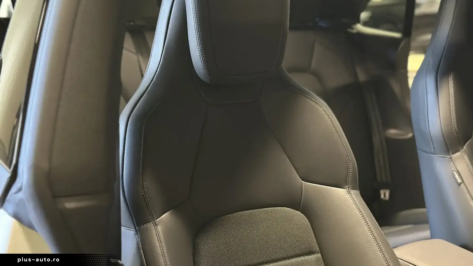 Porsche Macan Pano