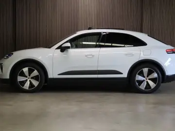 Porsche Macan Pano