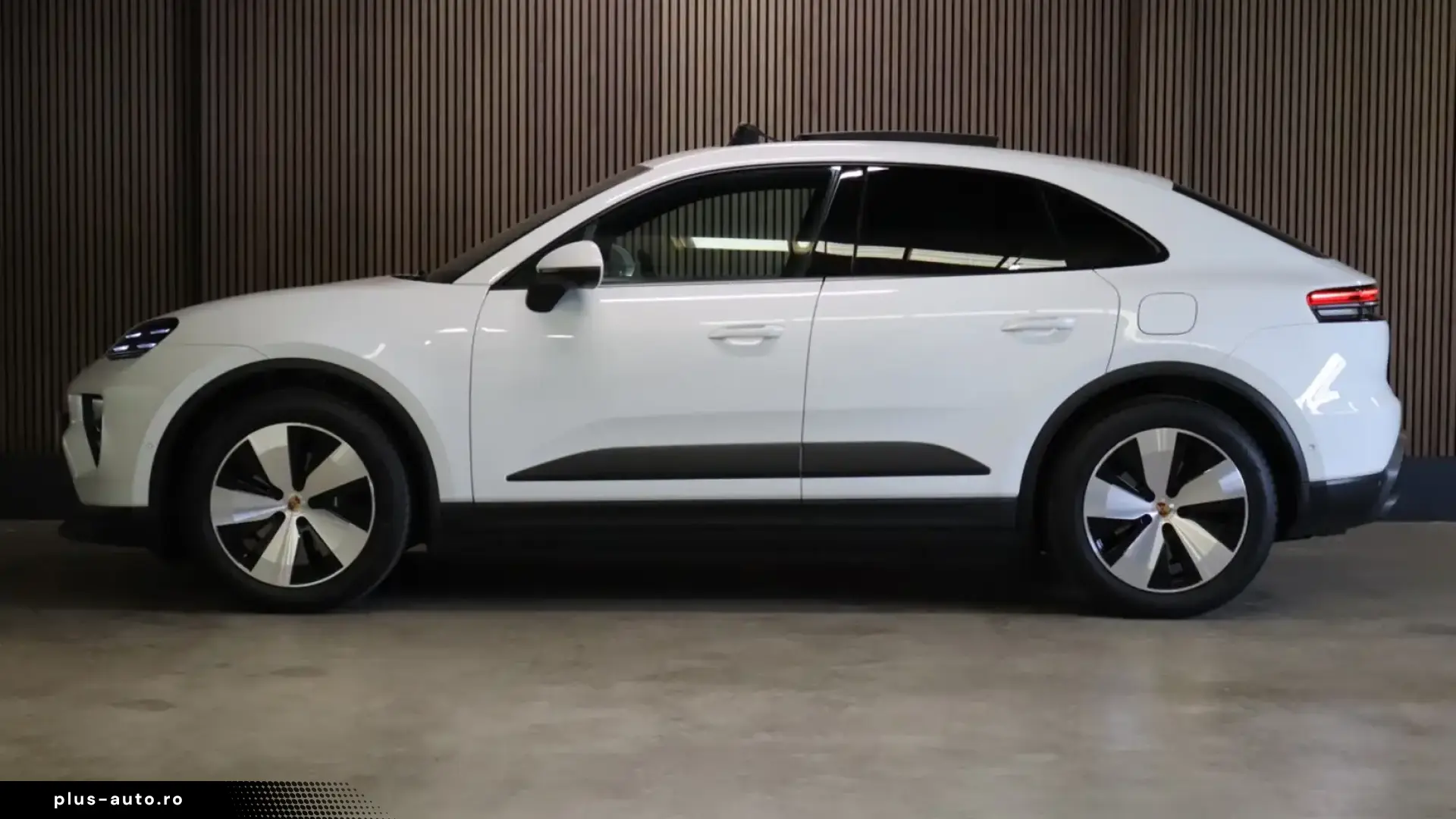 Porsche Macan Pano