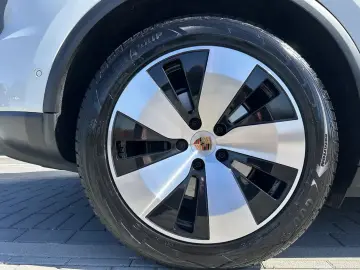 Porsche Macan Pano