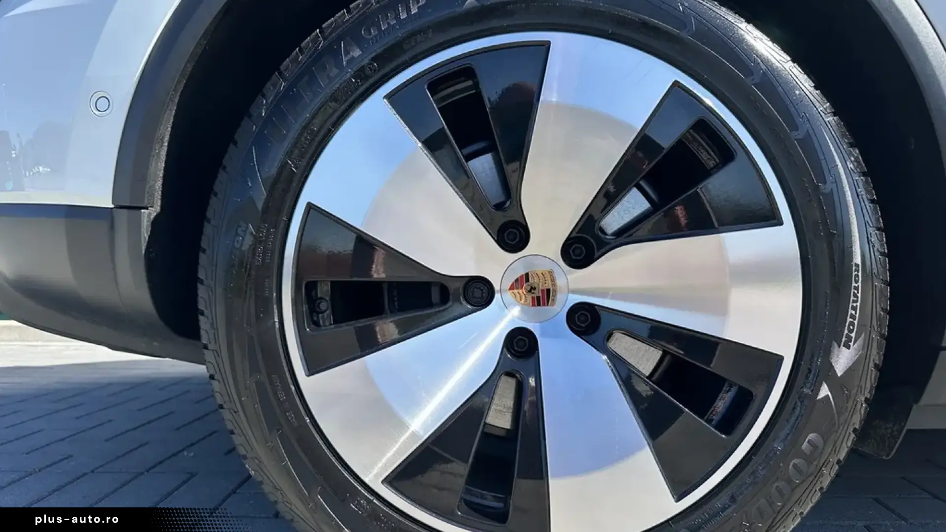 Porsche Macan Pano