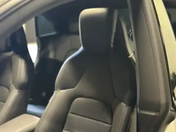 Porsche Macan Pano