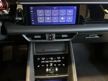Porsche Macan Pano
