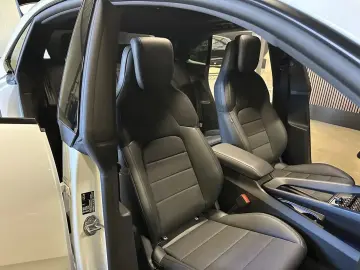 Porsche Macan Pano
