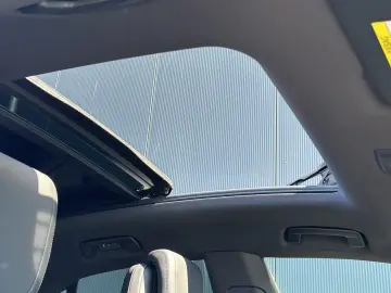 Porsche Macan Pano