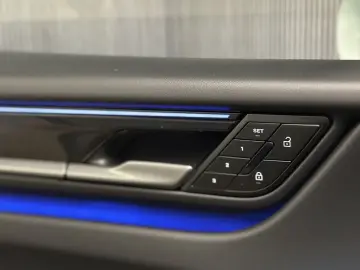 Porsche Macan Pano