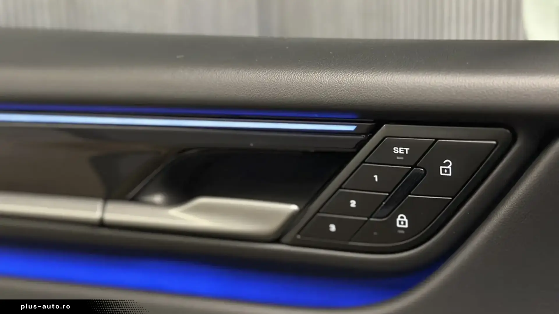 Porsche Macan Pano