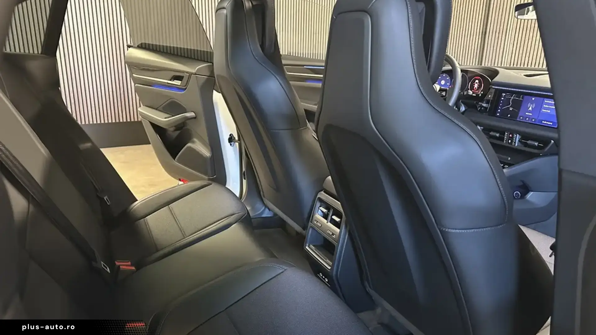 Porsche Macan Pano