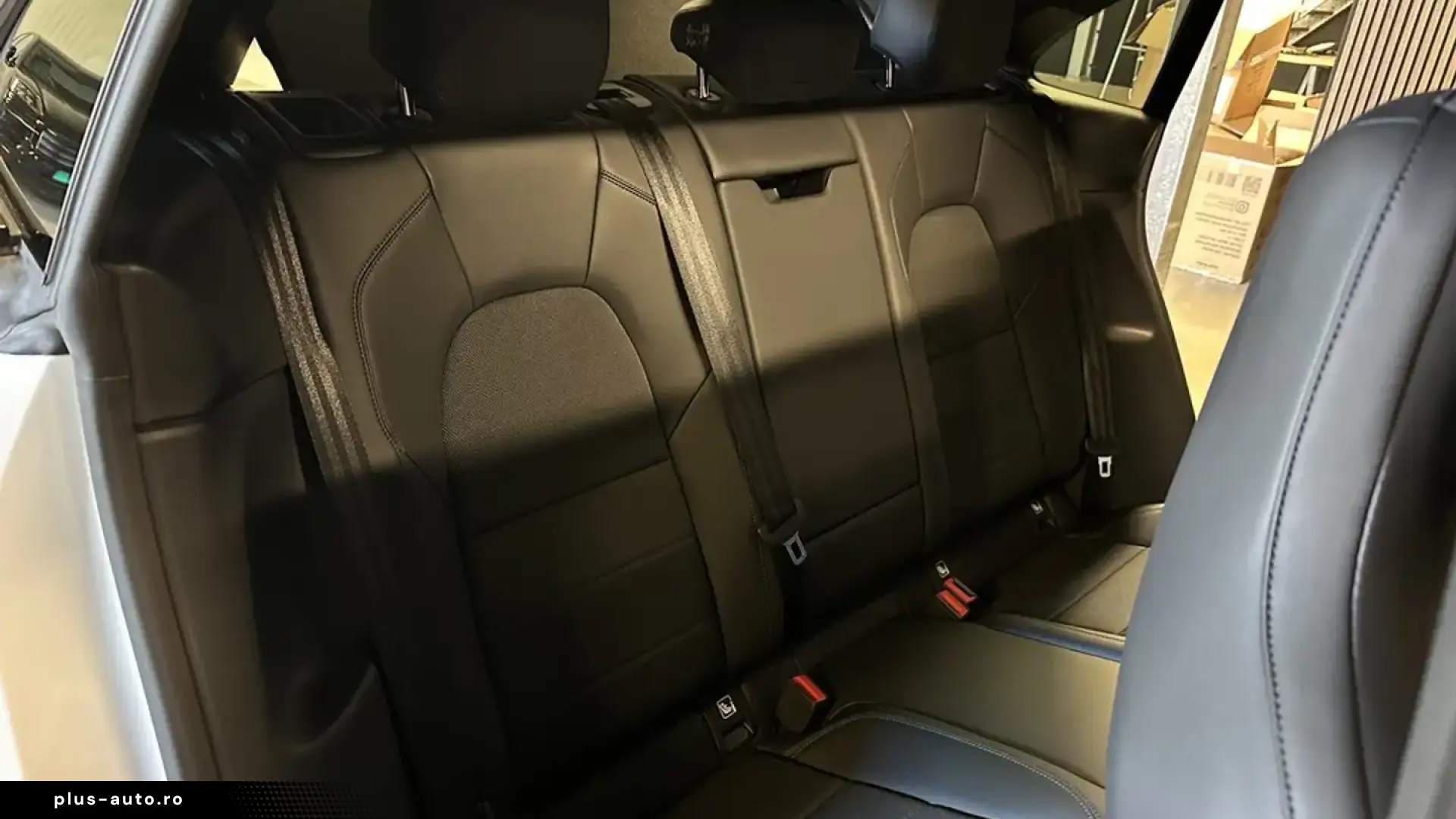 Porsche Macan Pano