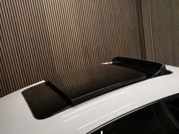Porsche Macan Pano