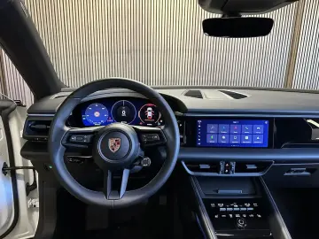 Porsche Macan Pano