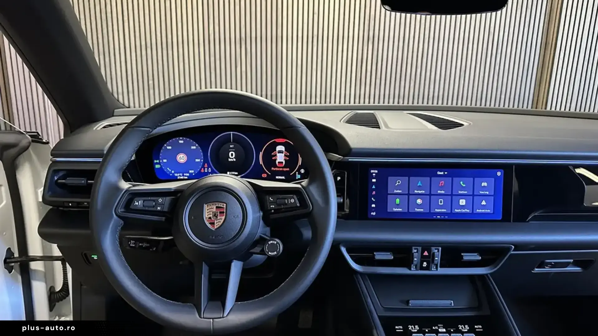 Porsche Macan Pano