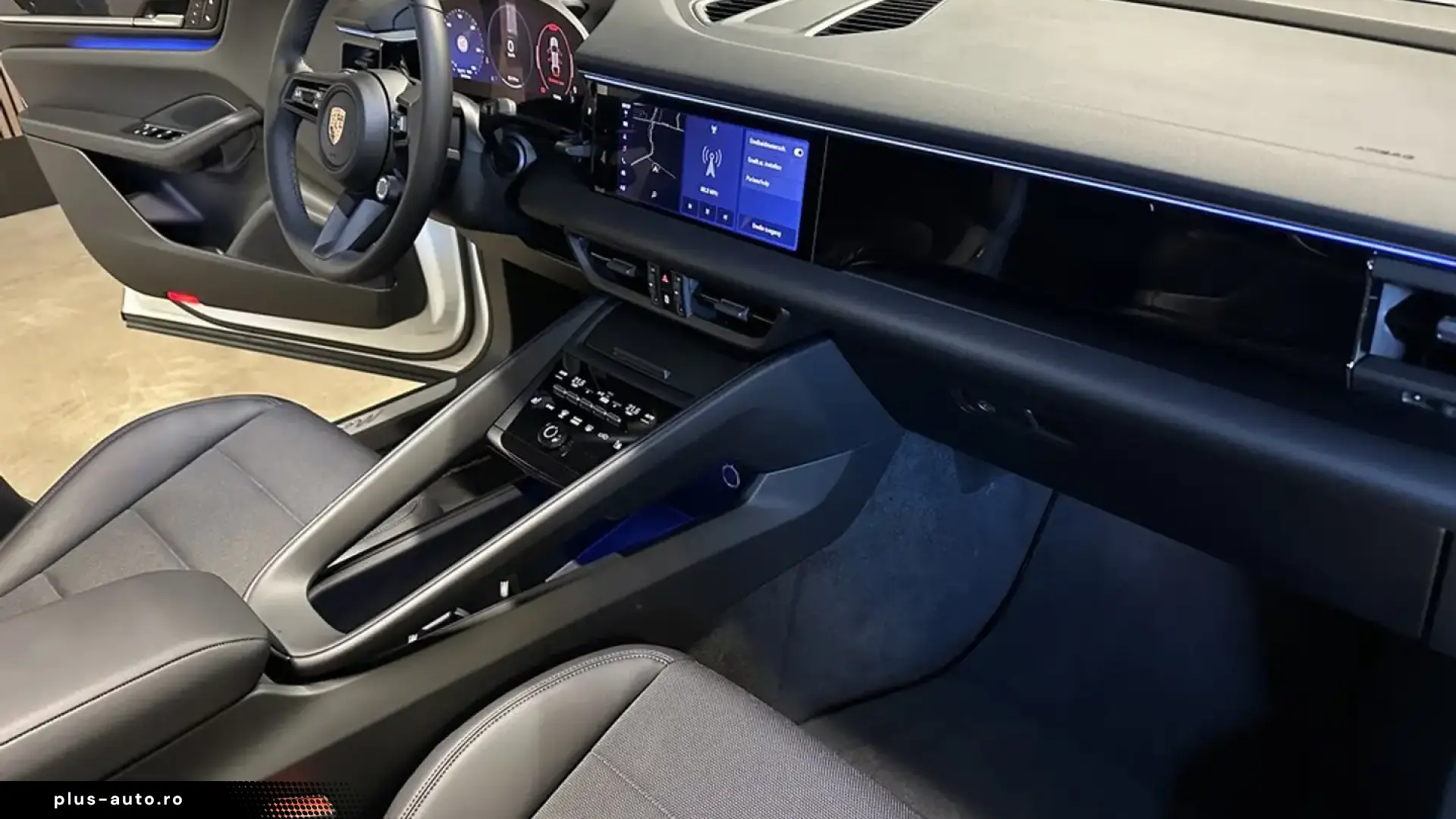 Porsche Macan Pano