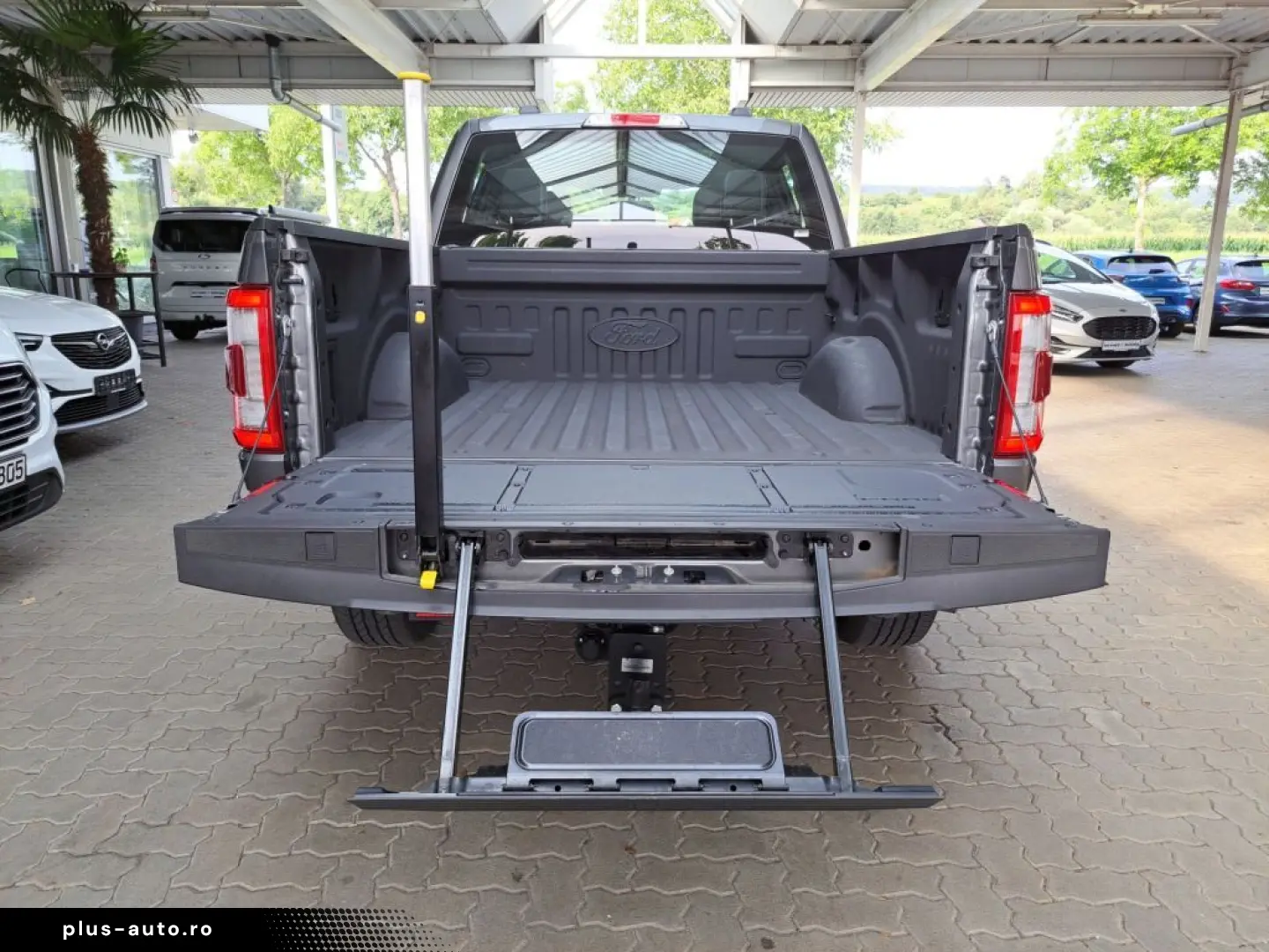 FORD F-150 5 0L Ti-VCT V8 SuperCrew Lariat FX4 EU