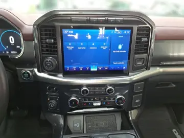 FORD F-150 5 0L Ti-VCT V8 SuperCrew Lariat FX4 EU