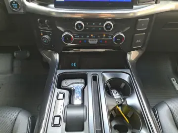 FORD F-150 5 0L Ti-VCT V8 SuperCrew Lariat FX4 EU