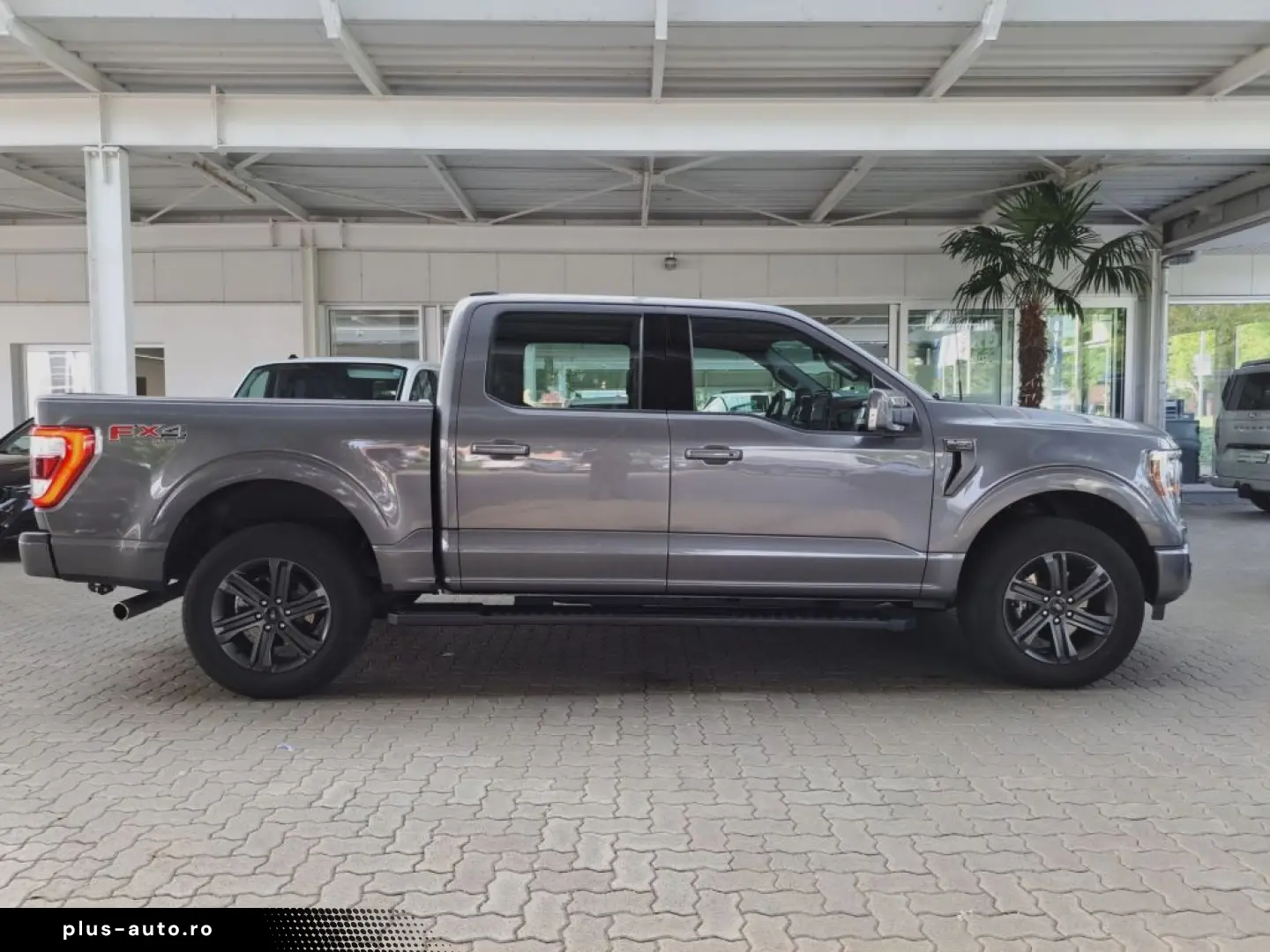 FORD F-150 5 0L Ti-VCT V8 SuperCrew Lariat FX4 EU