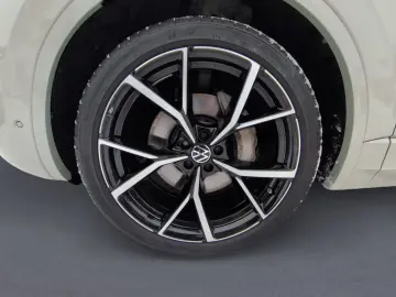 VW Touareg 3.0 TSI R Line AREA STHZ LUFT PANO AHK