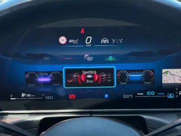 MERCEDES-BENZ C 300 4M AMG Line Navi SHD Distronic S…
