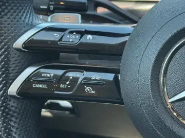MERCEDES-BENZ C 300 4M AMG Line Navi SHD Distronic S…