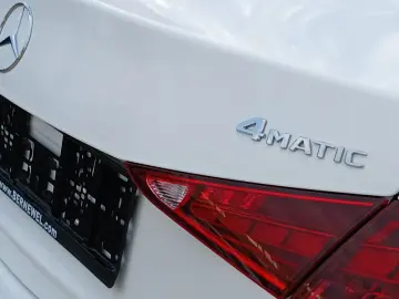 MERCEDES-BENZ C200 AMG 4M_Schiebedach_360_KeylessEnt…