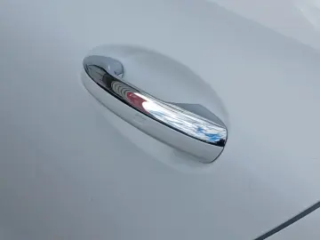 MERCEDES-BENZ C200 AMG 4M_Schiebedach_360_KeylessEnt…
