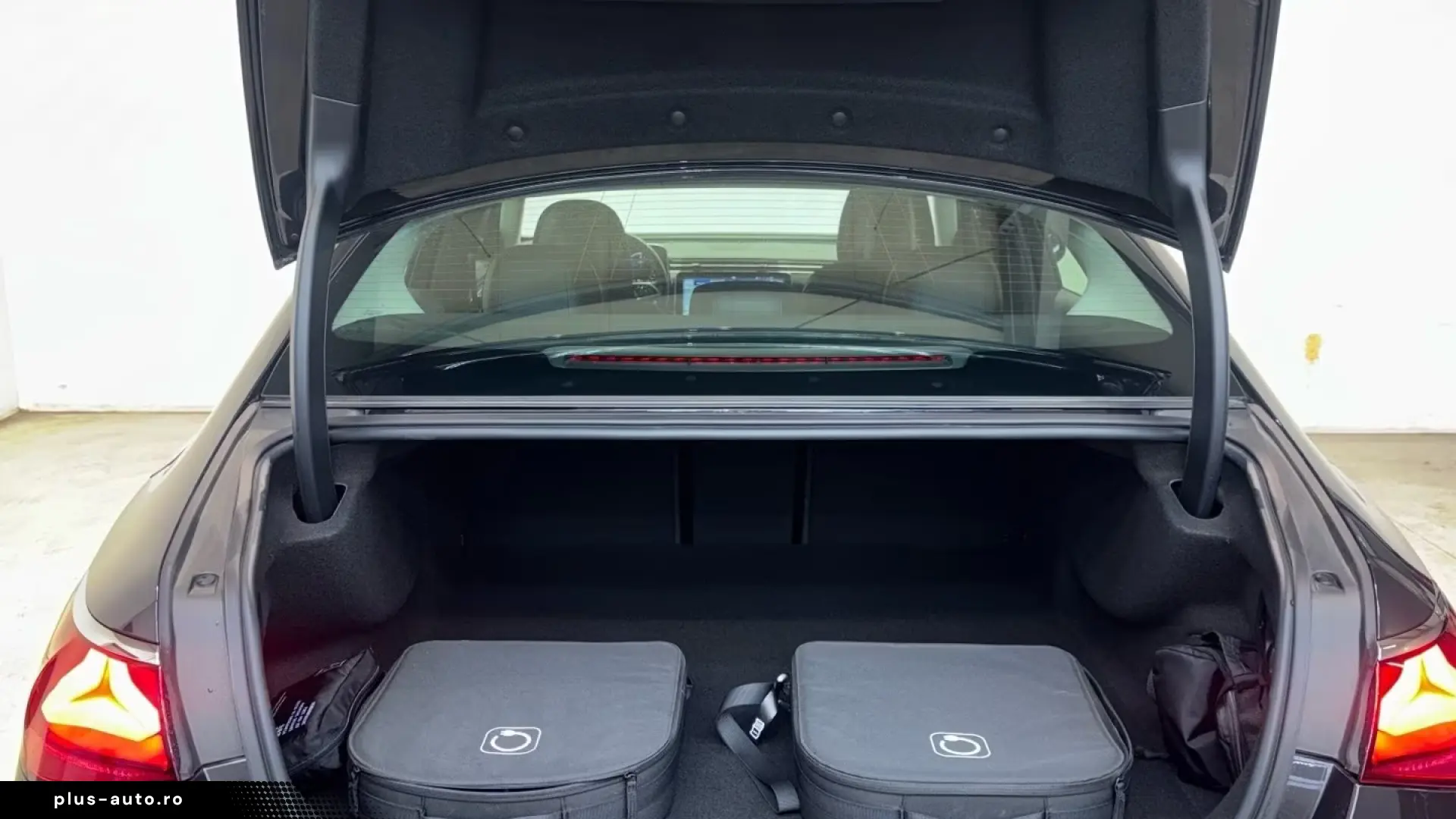 Mercedes-Benz E 300 e Avantgarde Advanced