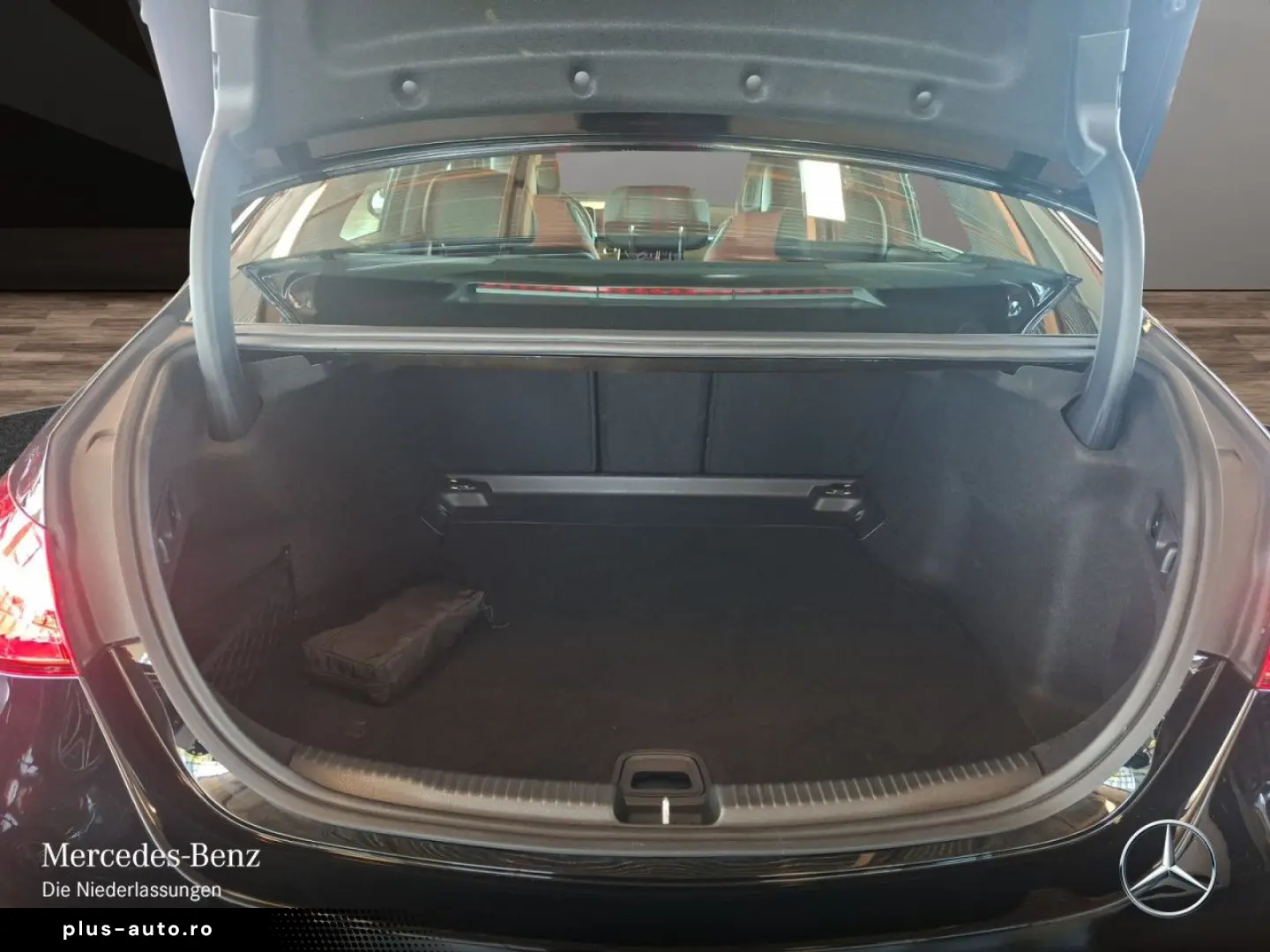 MERCEDES-BENZ C 300 d 4M AMG Pano AHK Distr Sthzg 360  Sound