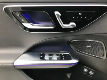MERCEDES-BENZ C 400 e 4MATIC AMG  AMG 18Z Night Panorama AHK