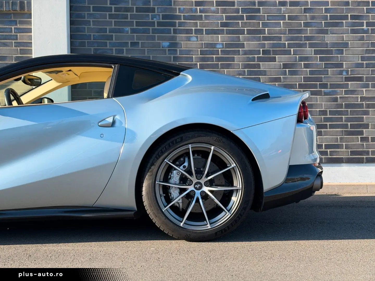 FERRARI 812 Superfast - LIFT- Carbon - Passager Display