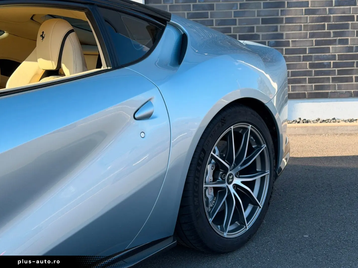 FERRARI 812 Superfast - LIFT- Carbon - Passager Display