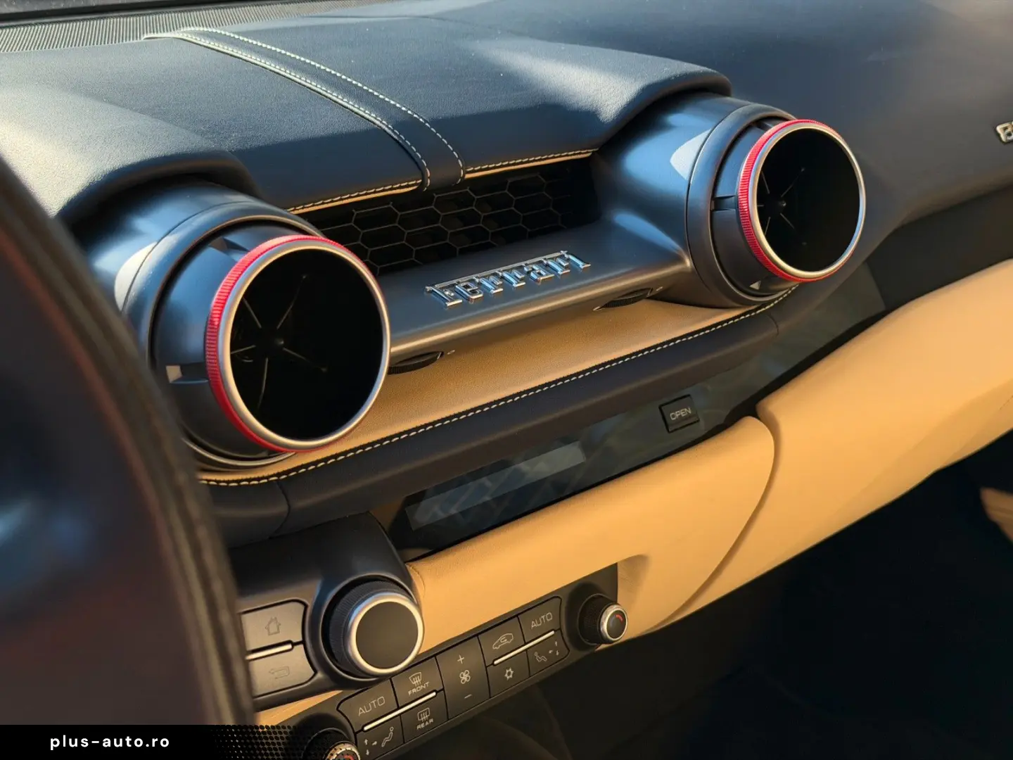 FERRARI 812 Superfast - LIFT- Carbon - Passager Display