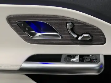 MERCEDES-BENZ CLA 250  EQ Premium Pano MultiBeam Massage