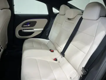 MERCEDES-BENZ CLA 250  EQ Premium Pano MultiBeam Massage