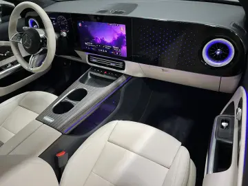 MERCEDES-BENZ CLA 250  EQ Premium Pano MultiBeam Massage
