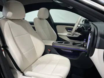 MERCEDES-BENZ CLA 250  EQ Premium Pano MultiBeam Massage