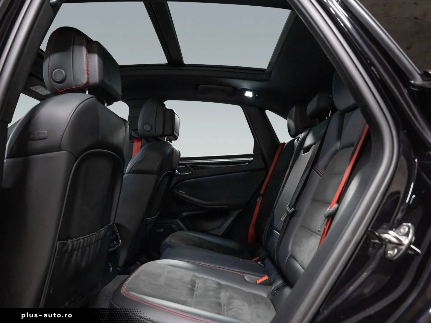 PORSCHE Macan GTS BOSE Sport