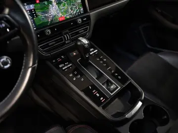 PORSCHE Macan GTS BOSE Sport