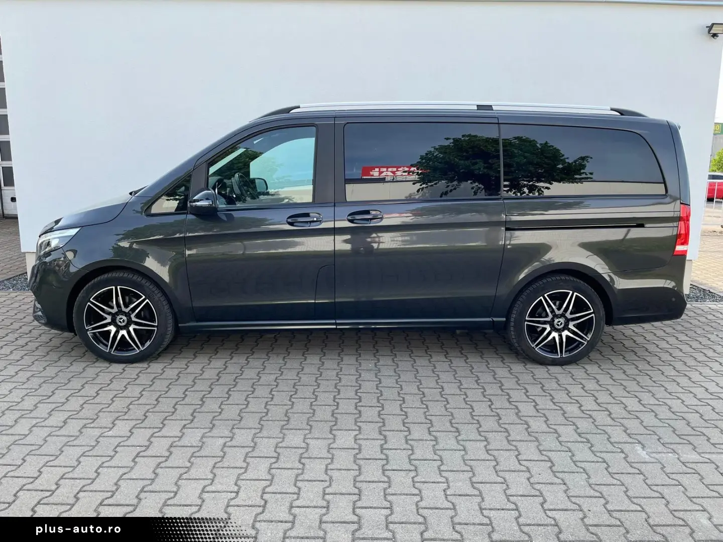 MERCEDES-BENZ V300 Avantgarde Edition AMG MBUX