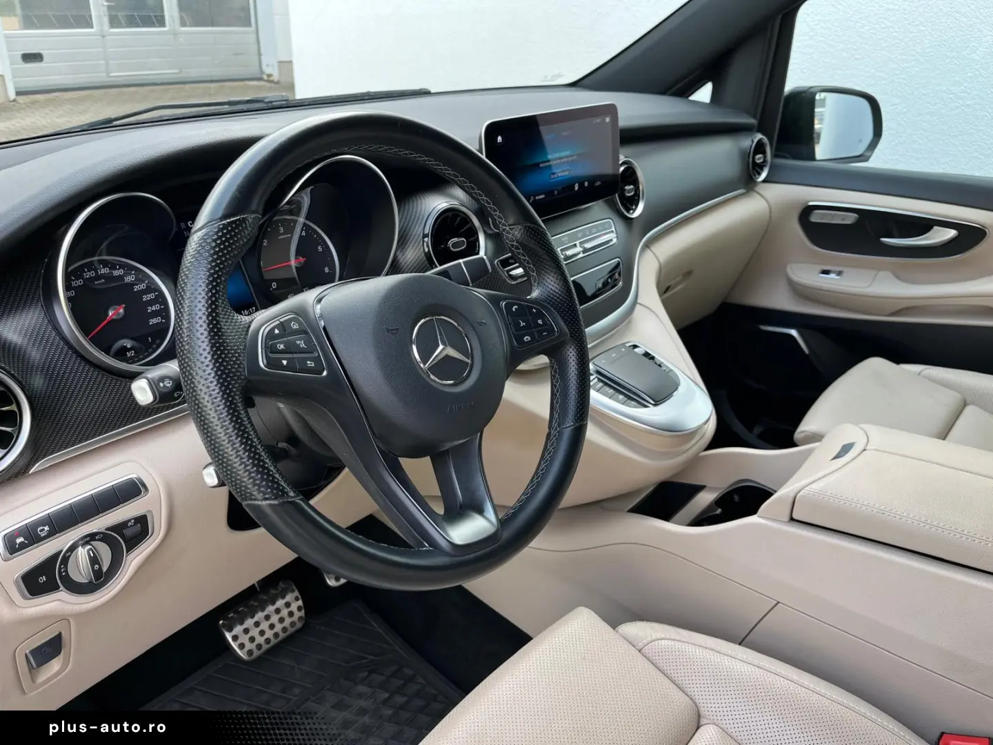 MERCEDES-BENZ V300 Avantgarde Edition AMG MBUX